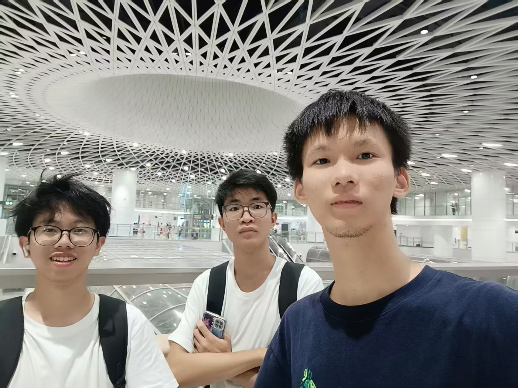 和好兄弟的大合照
